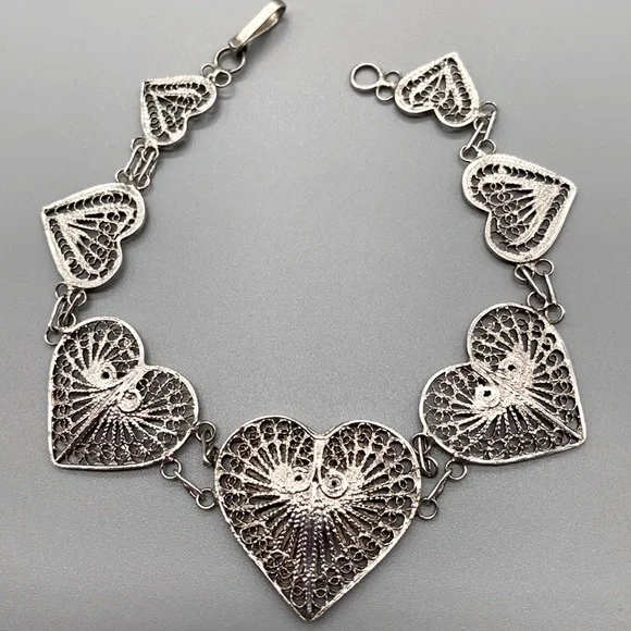 Vintage graduated heart shaped filigree bracelet 8 inches in sterling sterling - Picture 3 of 7